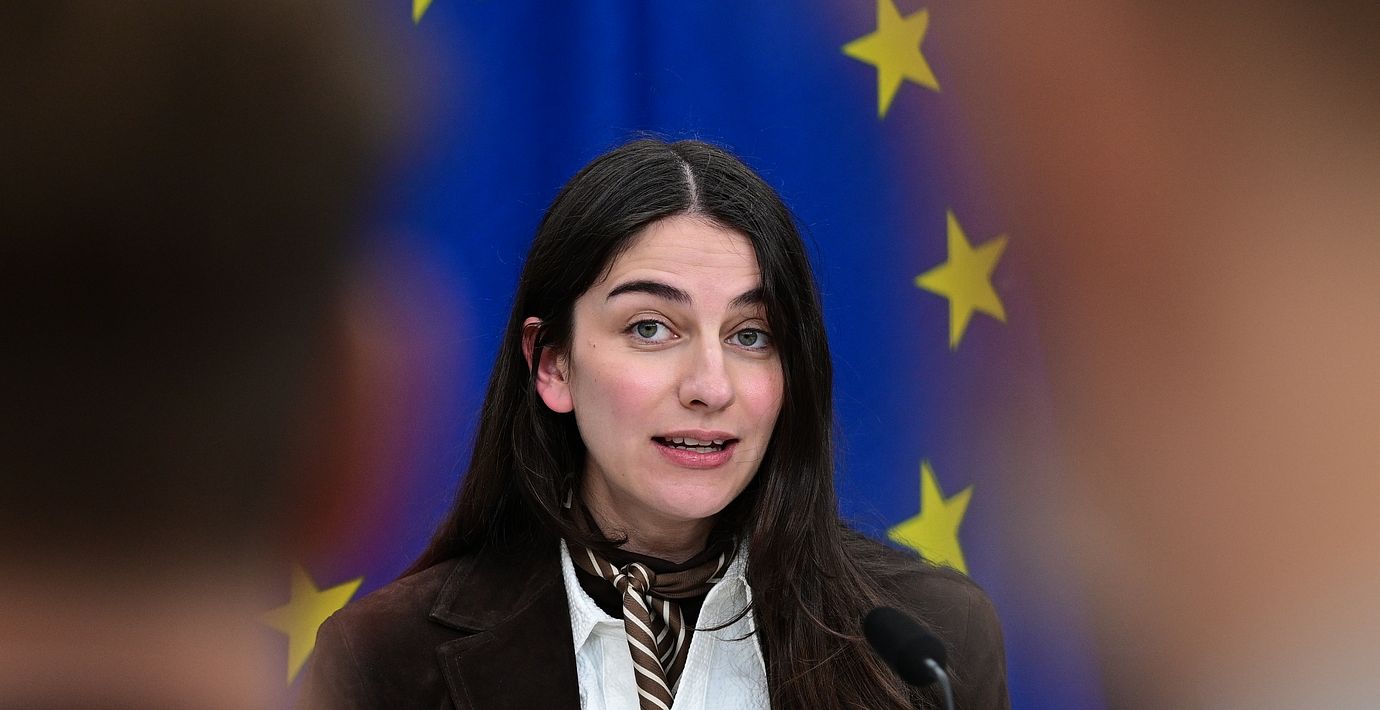 Den nu föräldralediga klimat- och miljöministern Romina Pourmokhtari (L).