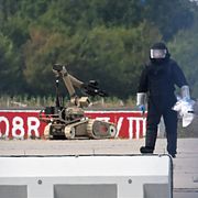 Bombtekniker på plats efter den ryska drönarattacken mot den tyska flygplatsen Leipzig-Halle.