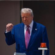 President Donald Trump kliver ur presidentplanet i Riyad. 