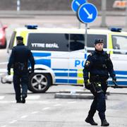 Poliser på platsen. 