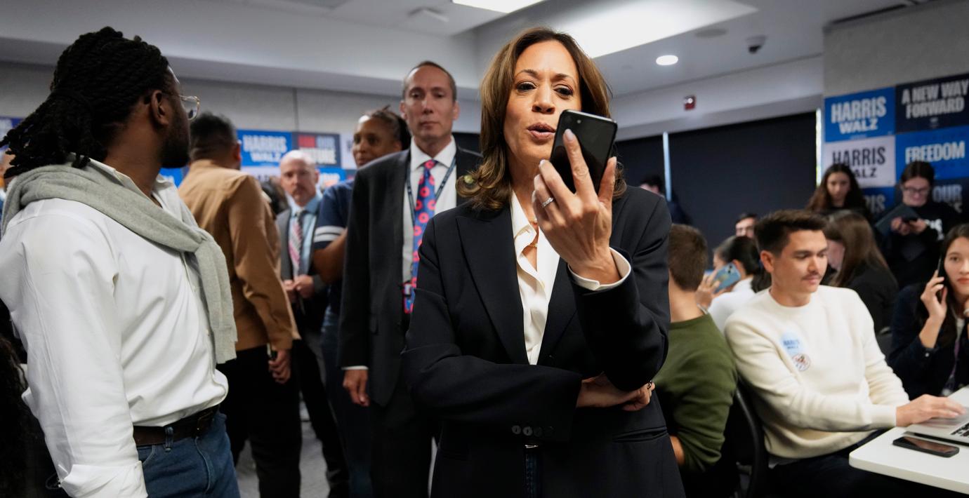 Kamala Harris på demokraternas nationella högkvarter på valdagen i november. 