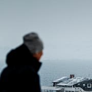 Danskt militärfartyg ankrat utanför grönländska Nuuk. 