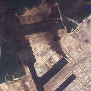 Satellitbild på iransk attack mot hamn i Dubai, 1 mars.