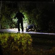 Polisen utreder ett misstänkt mord efter att en man i 40-årsåldern som hittades skadad utomhus i Öxnehaga i Jönköpings kommun.