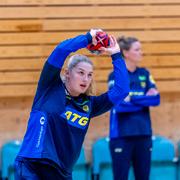 Nina Dano under träningen med damlandslaget i handboll.