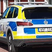 Polisinsats på platsen.