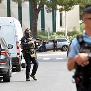 Polis på plats efter explosionen vid en synagoga i La Grande-Motte.