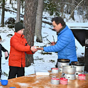 Ulf Kristersson (M) presenterade partiets nya friluftsprogram ute i skogen. 
