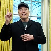 Elon Musk och Donald Trump i Vita huset i maj förra året.