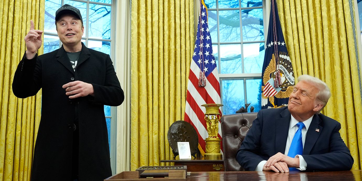 Elon Musk och Donald Trump i Vita huset i maj förra året.