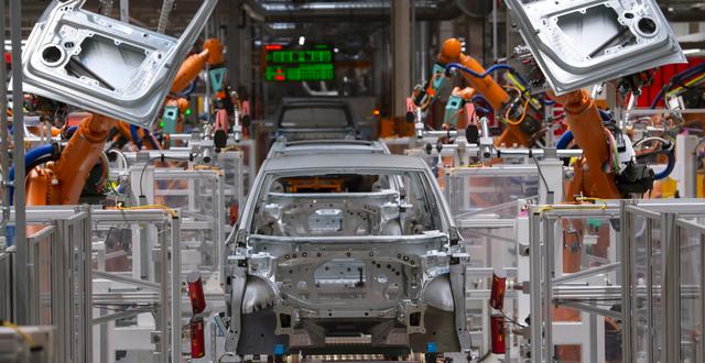 Volkswagen-bil tillverkas i Zwickau, Tyskland. Jens Meyer / AP