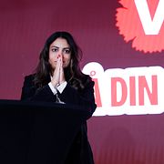 Vänsterledaren Nooshi Dadgostar på valdagen 13 september.