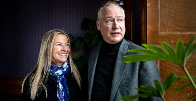 Regissören Charlotte Brändström och Robert Gustafsson, som spelar rollen som Skandiamannen. Christine Olsson / TT NYHETSBYRÅN
