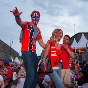 Norska fans i Oslo/Buckingham Palace.