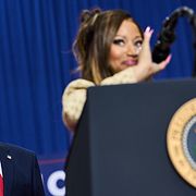 USA:s president Donald Trump och rapparen Nicki Minaj i samband med rallyt för Republikanernas Mike Rogers i Michigan i helgen.