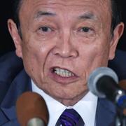 Japans finansminister Taro Aso vid en presskonferens i samband med IMF:s vårmöte i Washington på lördagen. 