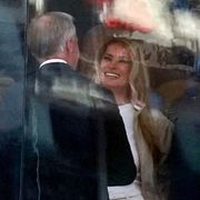 Mark Carney och Donald Trump följde VM-finalen från samma loge. Här talar Carney med USA:s första dam Melania Trump.