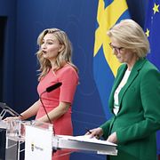 Ebba Busch (KD) och Elisabeth Svantesson (M).
