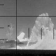 Den iranska fregatten Iris Dena sänks av en amerikansk ubåt.