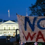 Demonstranter mot Irankriget utanför Vita huset tidigare i veckan.