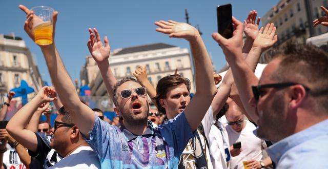 Tottenhamfans festar på Puerta del Sol inför matchen. Francisco Seco / TT NYHETSBYRÅN/ NTB Scanpix