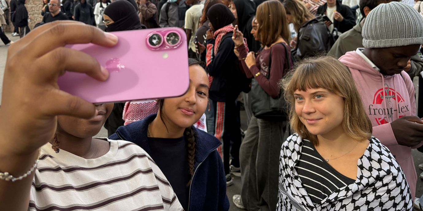 Greta Thunberg vid studentprotesterna i Paris.