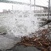 Ovädret Dave drar in över västkusten under söndagen.