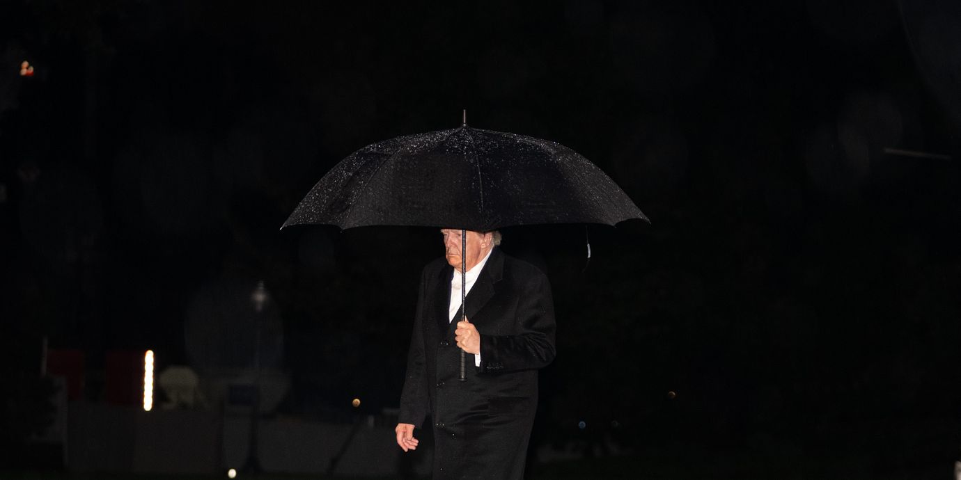 Donald Trump utanför Vita huset