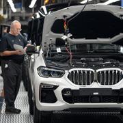 Illustrationsbild: En BMW X-suv kontrolleras vid BMW-fabriken i amerikanska South Carolina. 