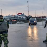 Svenska soldater patruller på Gotland i januari.