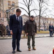 Rutte, då nederländsk premiärminister, tillsammans med Zelenskyj i Charkiv i mars. 