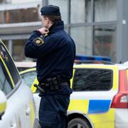 Polisen på plats vid Edsbergsskolan.