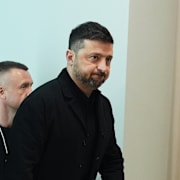 Volodymyr Zelenskyj anländer till Världsekonomiskt forum i Davos.