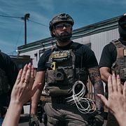 ICE-agenter under en demonstration utanför ett migrationsförvar i New Jersey i slutet av maj.
