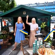 Centerpartiets partiledare Annie Lööf kampanjar ihop med Karin Ernlund, borgarråd i Stockholms stad. Centern är med och styr i Stockholms stad – och i många andra kommuner i landet.