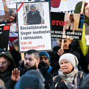 Februari 2022, partiet Nyans demonstrerar mot Socialtjänsten och tillämpningen av LVU på Möllevångstorget i Malmö.