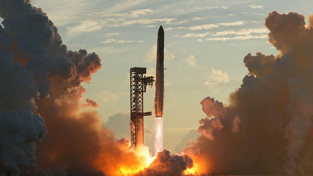 Space X Starship lyfter från rymdbasen i Texas