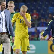 Sveriges förbundskapten Håkan Ericson och spelarna efter förlusten i den avgörande gruppspelsmatchen i U21 EM mellan Slovakien och Sverige.