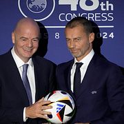 Kommer Uefas Aleksander Ceferin (till höger) ställa upp mot Gianni Infantino som ny Fifa-president?