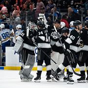 Kings-spelarna firar segern.