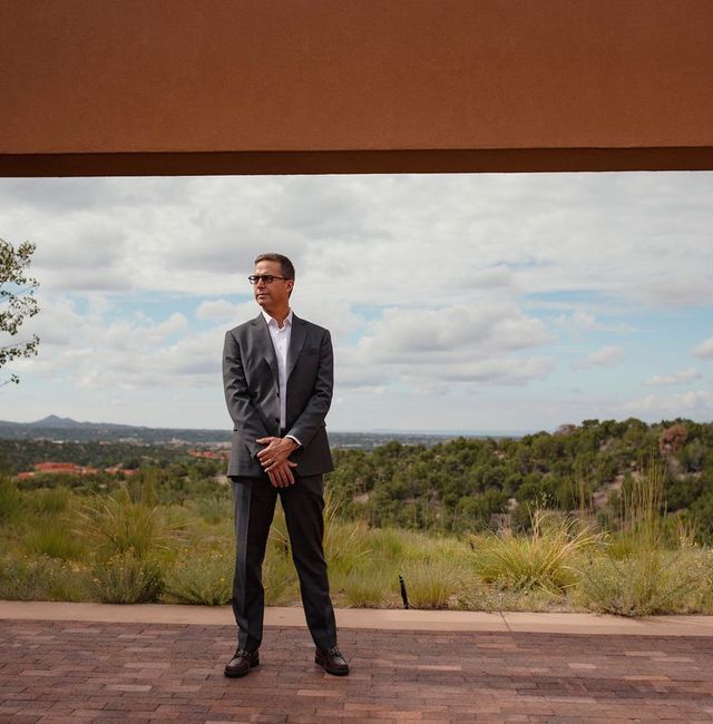 Matt Burdett, Portfolio Manager and Managing Director of Thornburg, poses for a portrait at the office in Santa Fe, NM on August 17, 2022.  Adria Malcolm for Barron’s Mag