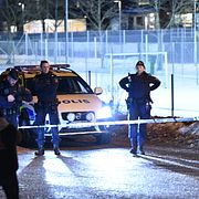 Arkivbild: Poliser på plats i Norsborg efter skottlossningen på fredagskvällen.