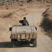 Ett israeliskt militärfordon kör igenom Gaza tidigare i veckan.