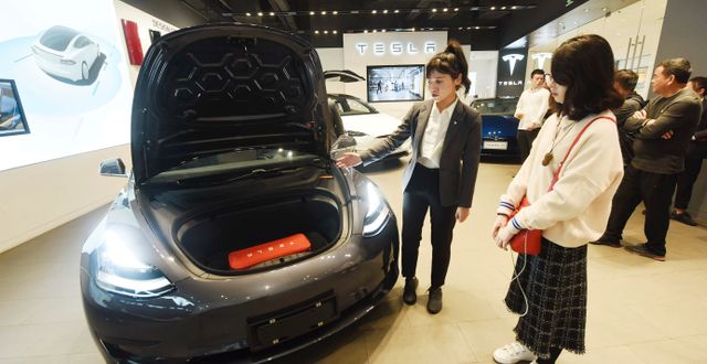 Tesla visar upp Model 3 i östra Kina i november 2019. AP