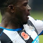 Cheick Tioté (till vänster) under en match med Newcastle 2015.