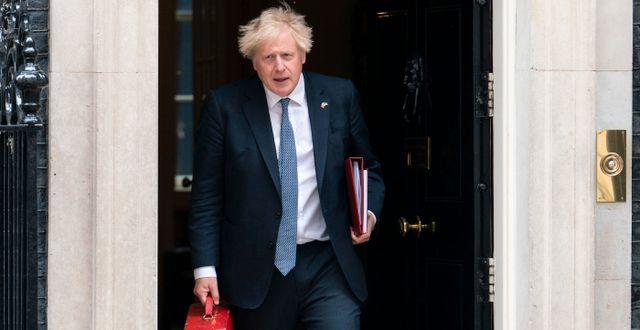 Premiärminister Boris Johnson lämnar Downing street 10 torsdagen den 26 maj.  Dominic Lipinski / AP
