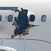 Explosionen rev upp ett stort hål i planet.