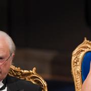 Kronprinsessan Victoria och kung Carl XVI Gustaf under Nobelprisutdelningen 2018. 