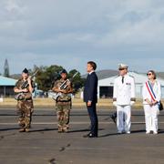 Frankrikes president Emmanuel Macron på Nya Kaledoniens flygplats den 23 maj. 
