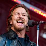 Sångaren Eddie Vedder när Pearl Jam uppträdde på Stockholmfestivalen Lollapalooza.